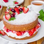 Λιώνει στο στόμα σας: ένας διάσημος μάγειρας μοιράστηκε τη συνταγή για το βασιλικό παντεσπάνι Βικτώρια Λιώνει στο στόμα σας: ένας διάσημος μάγειρας μοιράστηκε τη συνταγή